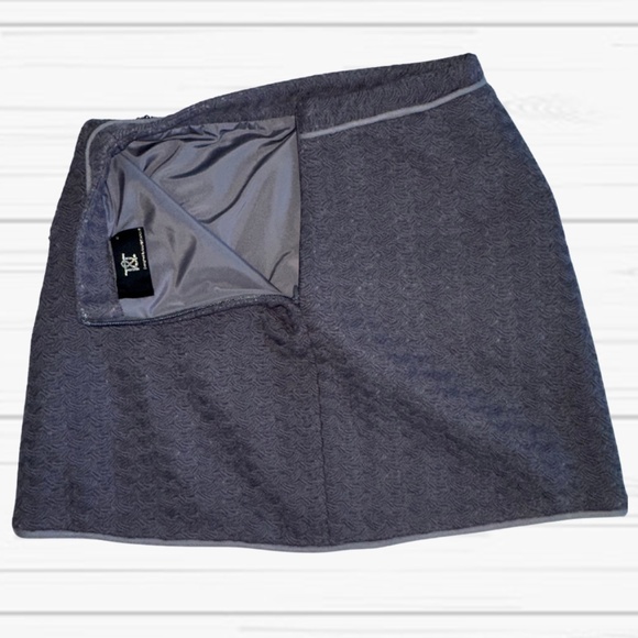 Retro-Inspired Beaded Two-Piece-Set: Grey Jacket & Skirt - Picture 9 of 10